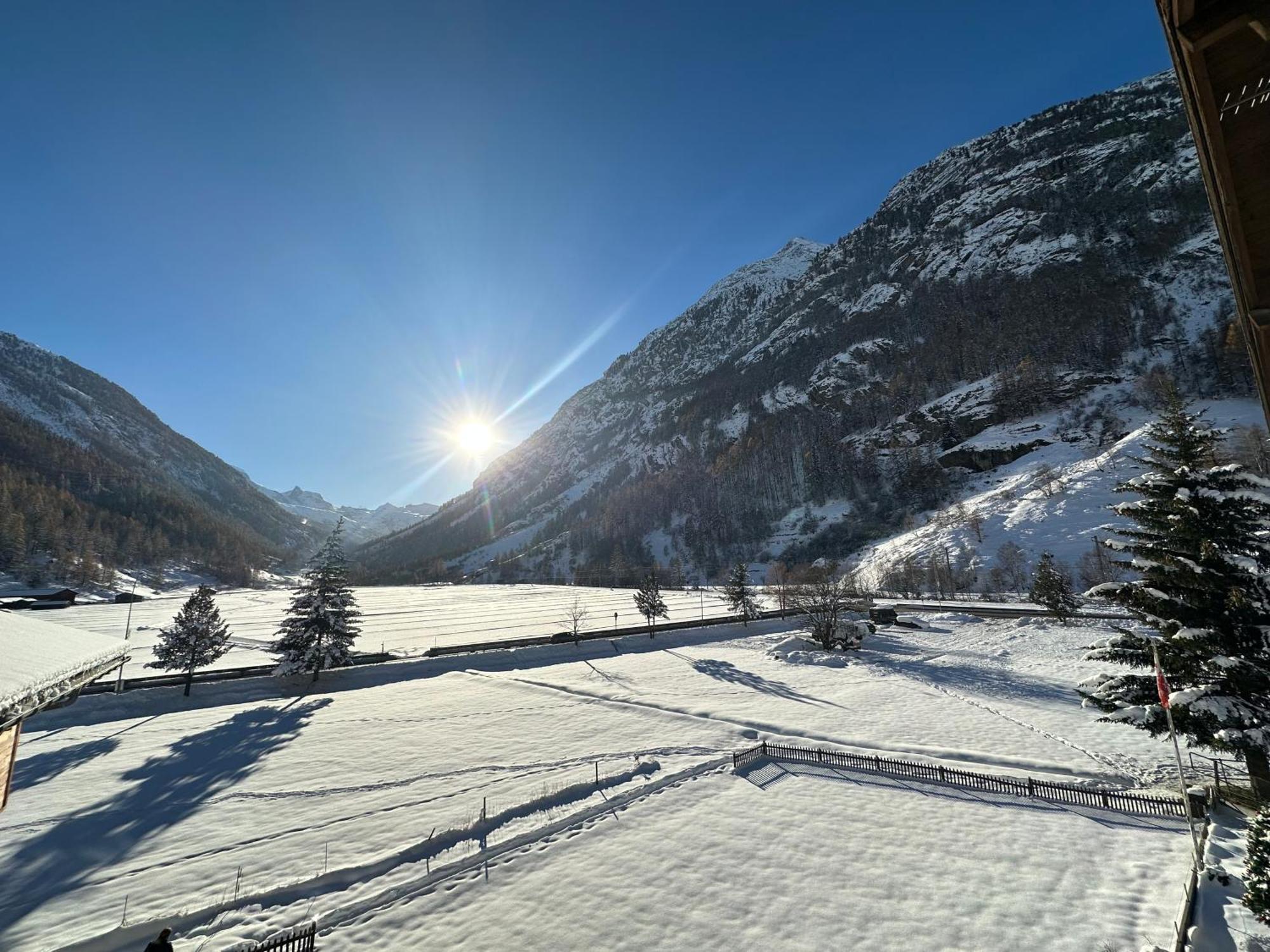 Alpine Retreat 4 Person Apartment Near Zermatt With Parking! Täsch Kültér fotó