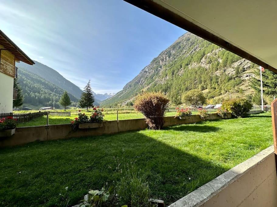 Alpine Retreat 4 Person Apartment Near Zermatt With Parking! Täsch Kültér fotó