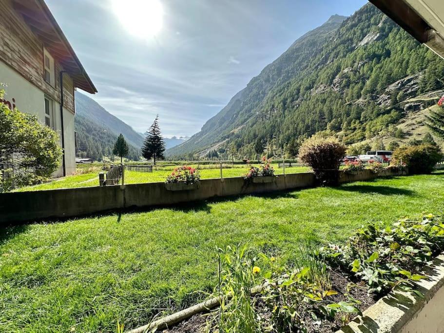 Alpine Retreat 4 Person Apartment Near Zermatt With Parking! Täsch Kültér fotó